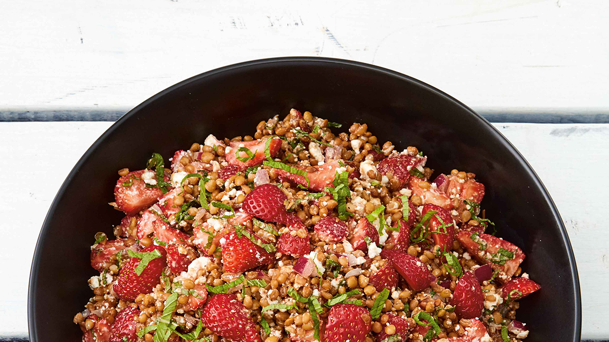 https://www.penguinrandomhouse.ca/sites/default/files/2019-07/Lentil-Wheat-Berry-Salad-Strawberries-Mint-Peace-Love-Fibre.jpg